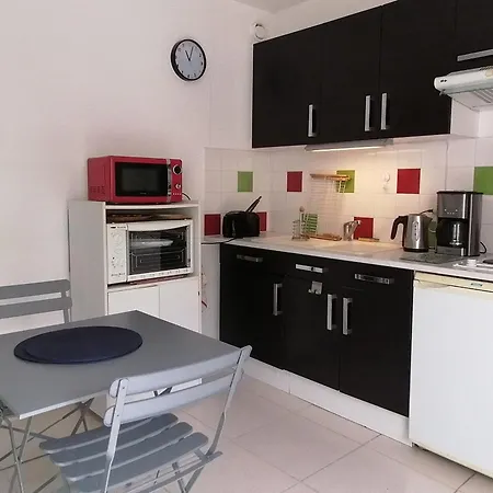 Avec Terrasse Et Climatisation, Proche - Fr-1-715-101 Appartamento