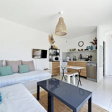 Avec Terrasse Et Climatisation, Proche - Fr-1-715-101 Mauguio